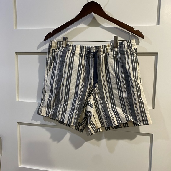 L. L. Bean Women’s Shorts. Women’s size 8 - Picture 4 of 14